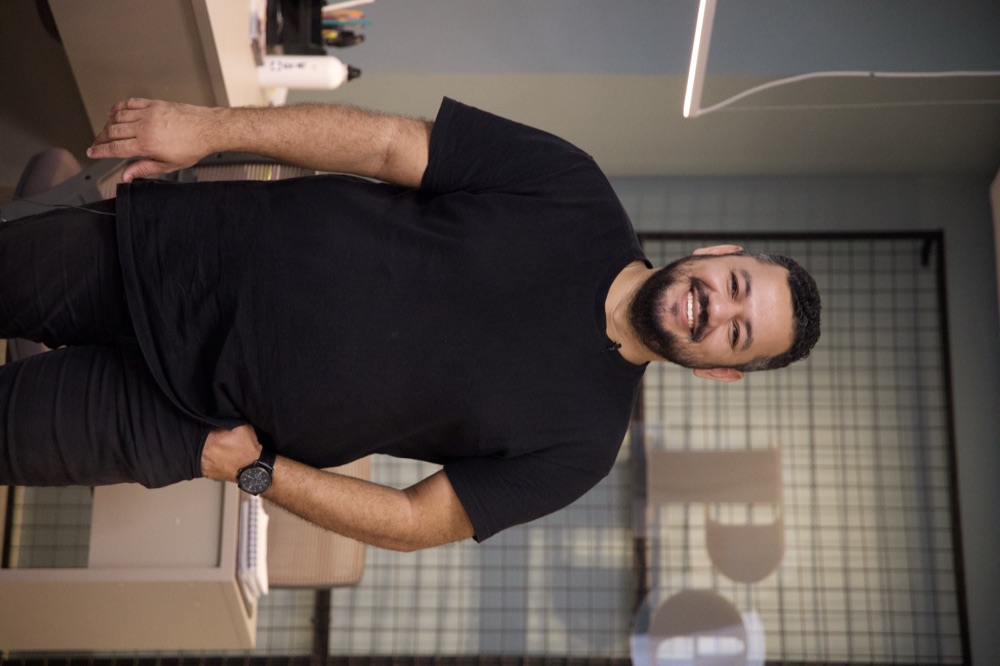 Tiago Pedro — retrato no escritório
